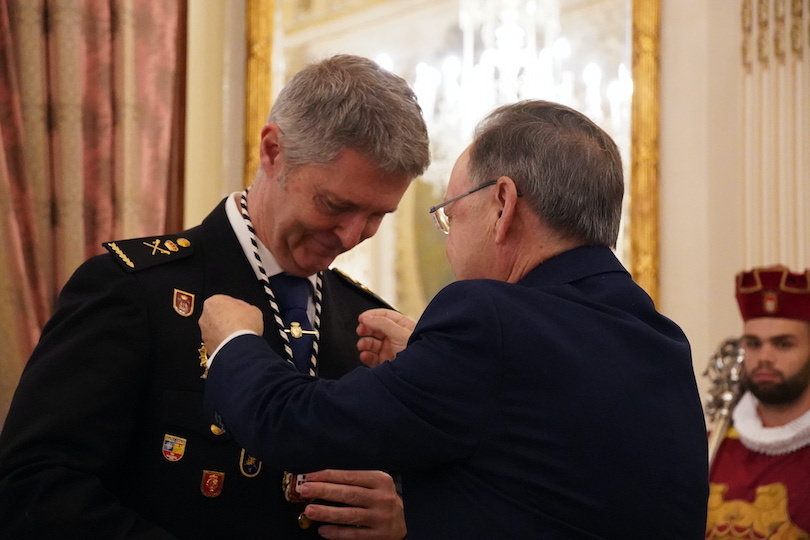 Acto de entrega de la Medalla de Oro de la Ciudad a la Policía Nacional.