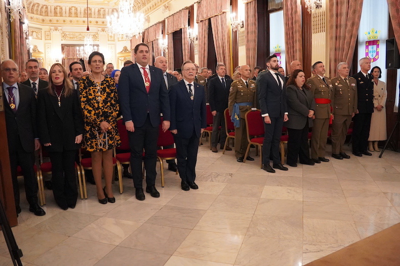 Acto de entrega de la Medalla de Oro de la Ciudad a la Policía Nacional.