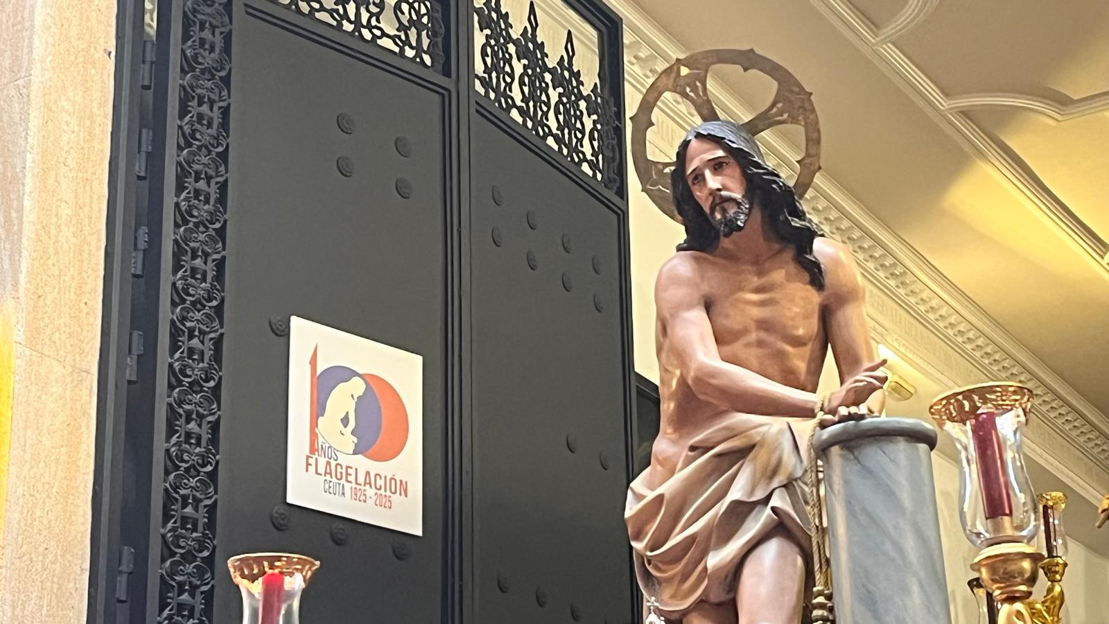 La breve salida del antiguo Cristo de la Flagelación con motivo del centenario de la Hermandad. 19