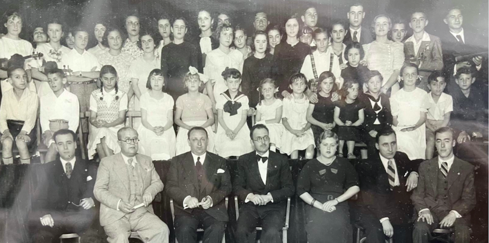 En el centro, por abajo, Ángel García Ruíz, junto a alumnos y profesores del Conservatorio.