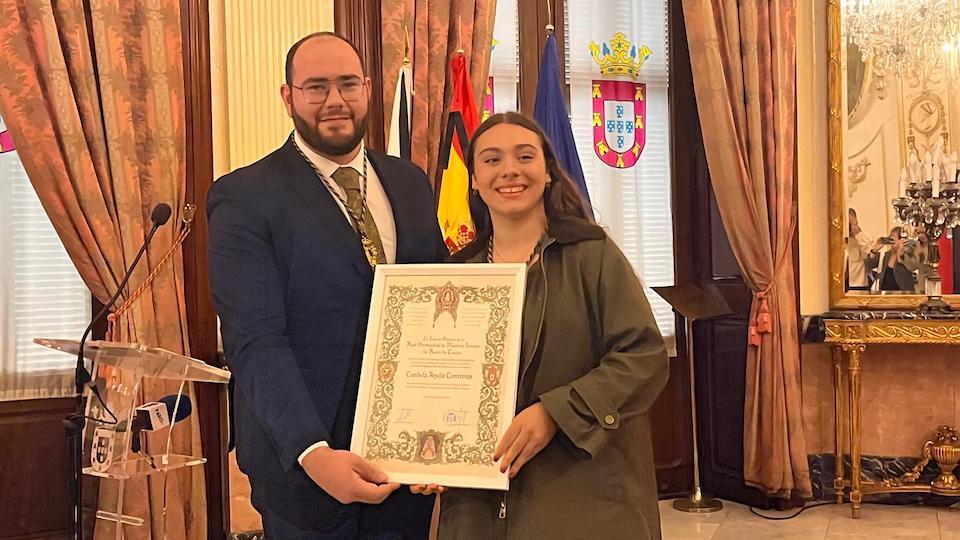 La Hermandad del Rocío presenta el cartel conmemorativo y pregoneros de Pentecostés3