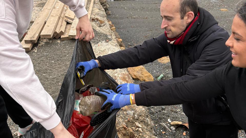 Recogida de plásticos en las playas de Ceuta organizada por el CIFP Nº16