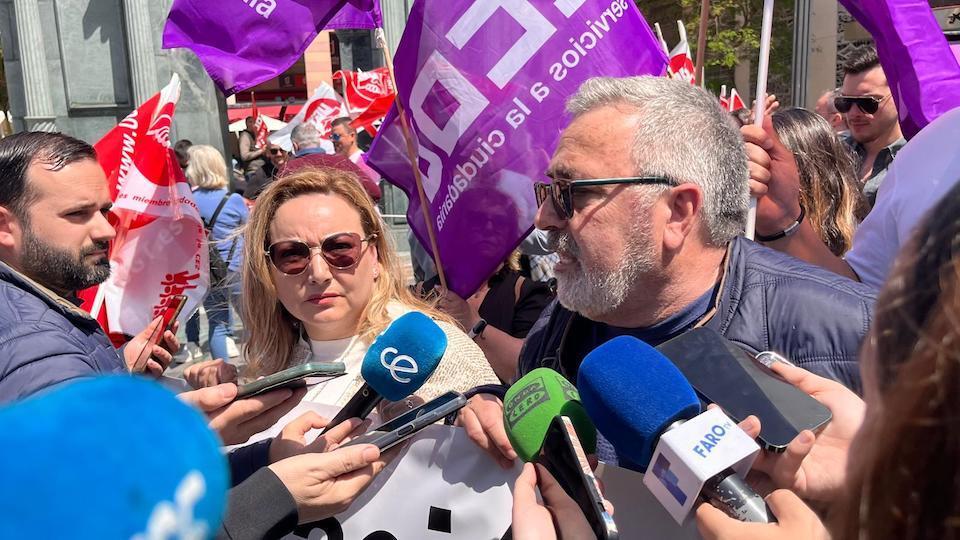 Yolanda Aparicio y Emilio Postigo en la manifestación del 1 de Mayo convocada por los sindicatos UGT y CCOO29