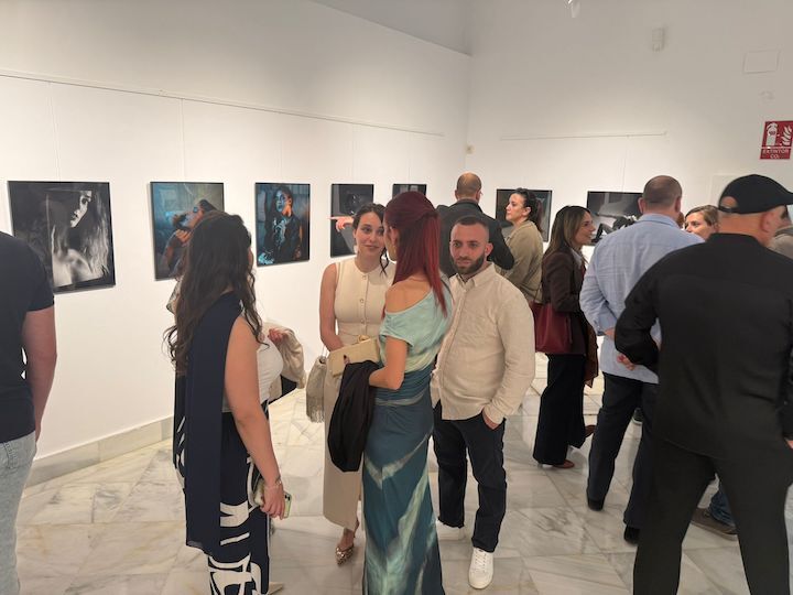 Exposición de fotos y dibujos Femme, de Paco Bernal y J.J. Morales3