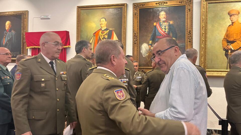 Asistentes al acto de Entrega de Mando del Centro de Historia y Cultura Militar de Ceuta al coronel Rafael Pasamar de Terán.