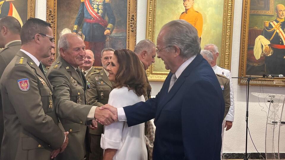 Asistentes al acto de Entrega de Mando del Centro de Historia y Cultura Militar de Ceuta al coronel Rafael Pasamar de Terán.