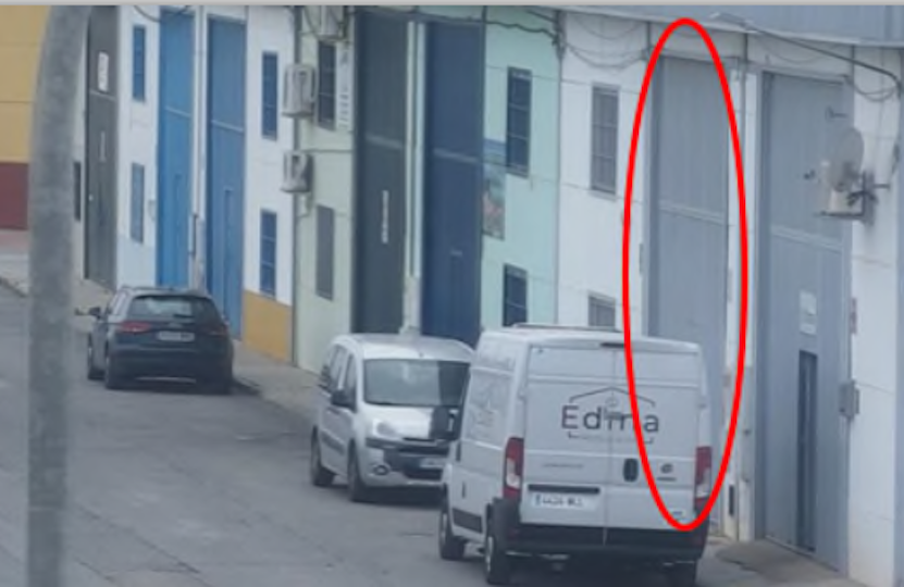 Nave del Polígono El Gandúl, en Mairena de Alcor (Sevilla) donde hacían los dobles fondos.