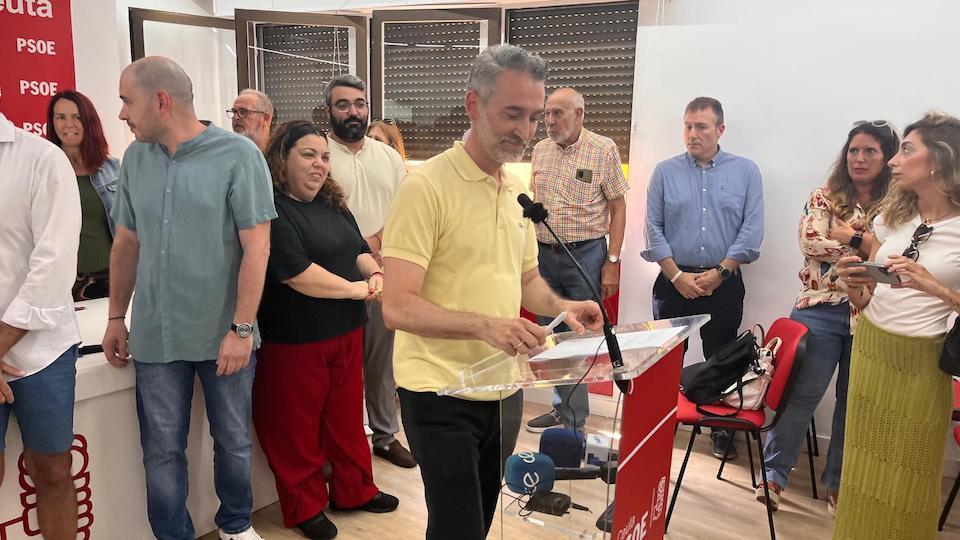 Los cargos públicos y orgánicos del PSOE de Ceuta firman su compromiso ético en Daoiz5