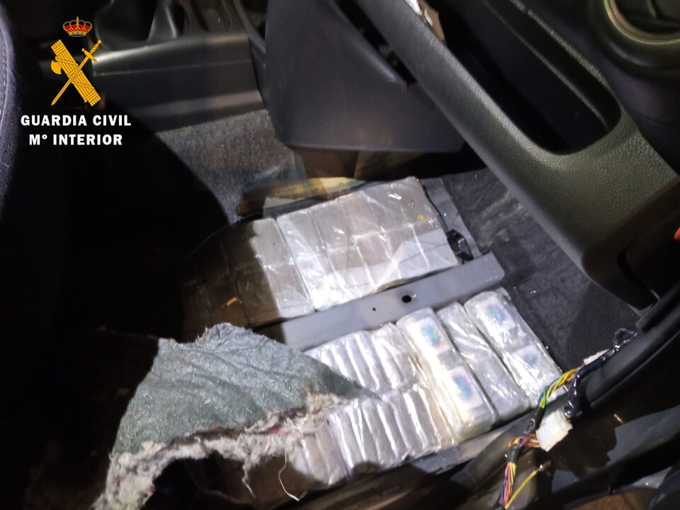 Hachís oculto en el doble fondo de un coche / G.C.