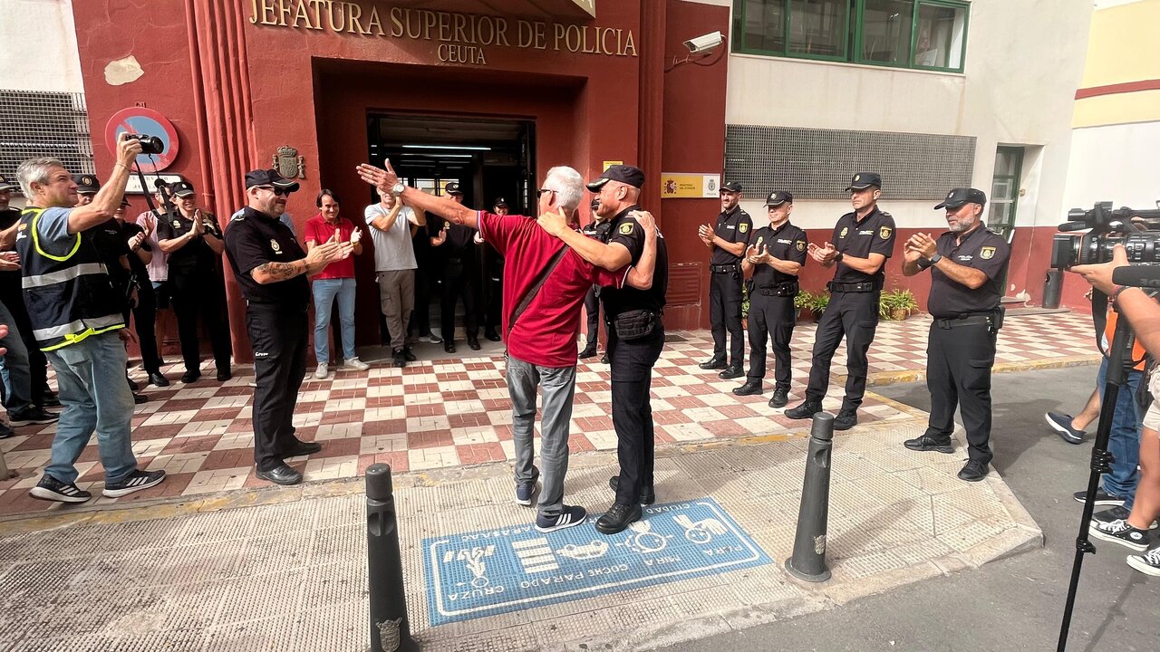 Acto de despedida del agente de la Policía Nacional Florián García.17