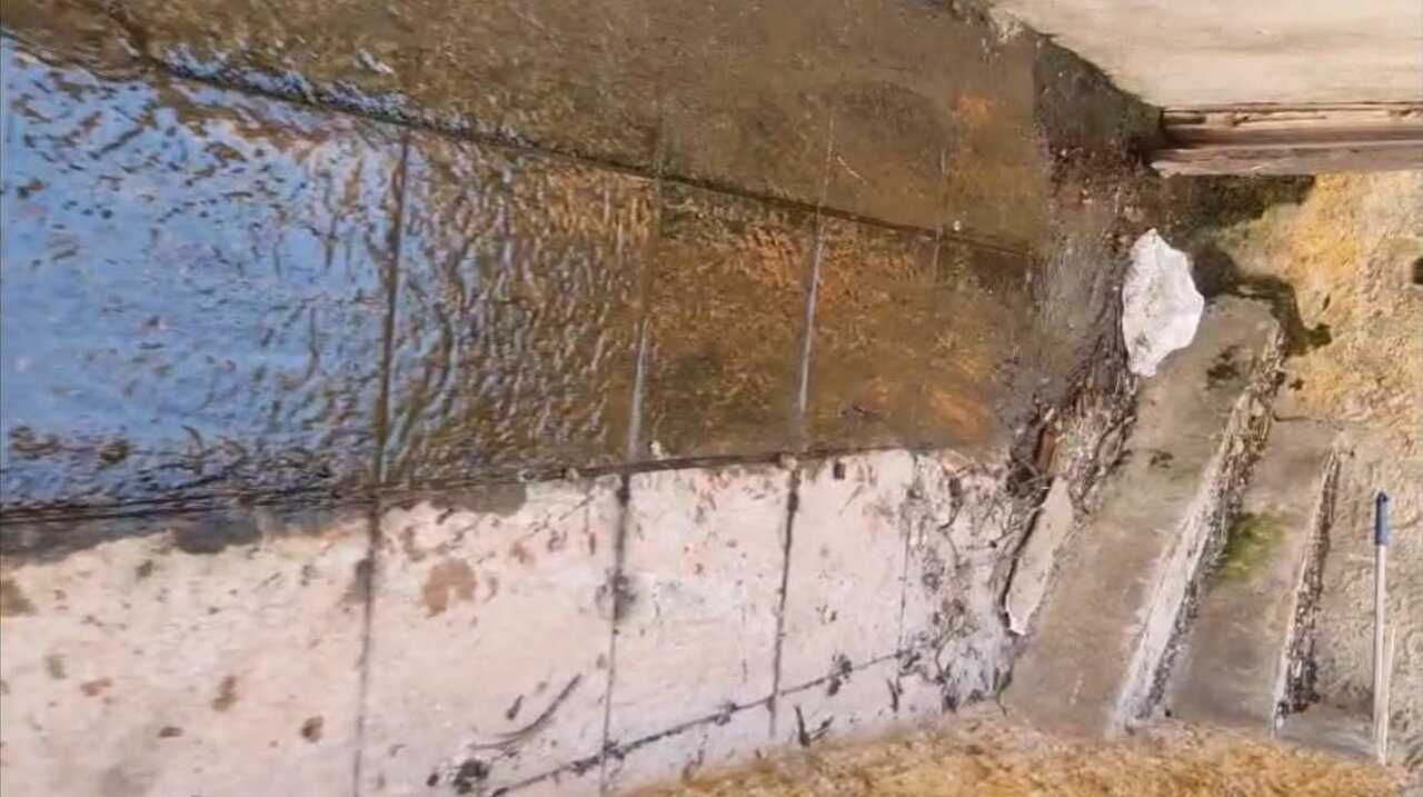 Riadas negras en la barriada Agrupación Este.