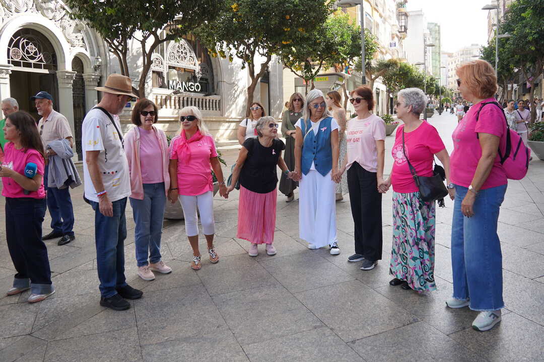 Acto de Acmuma por el Día Mundial del Cáncer de Mama. / Esther Zárate