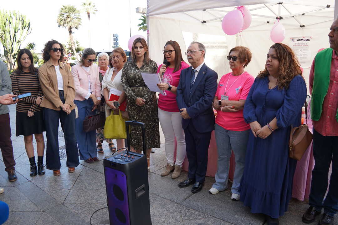 Acto de Acmuma por el Día Mundial del Cáncer de Mama. / Esther Zárate