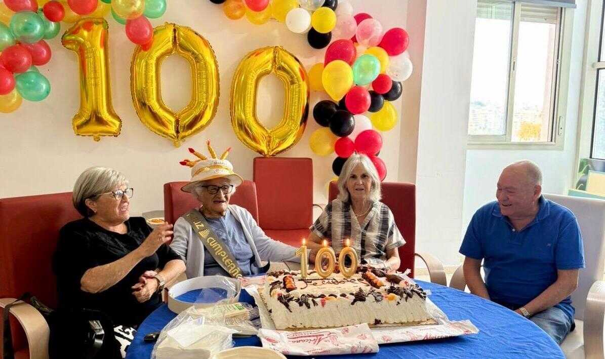 Isabel Hernández Segura durante la celebración de su 100 cumpleaños.