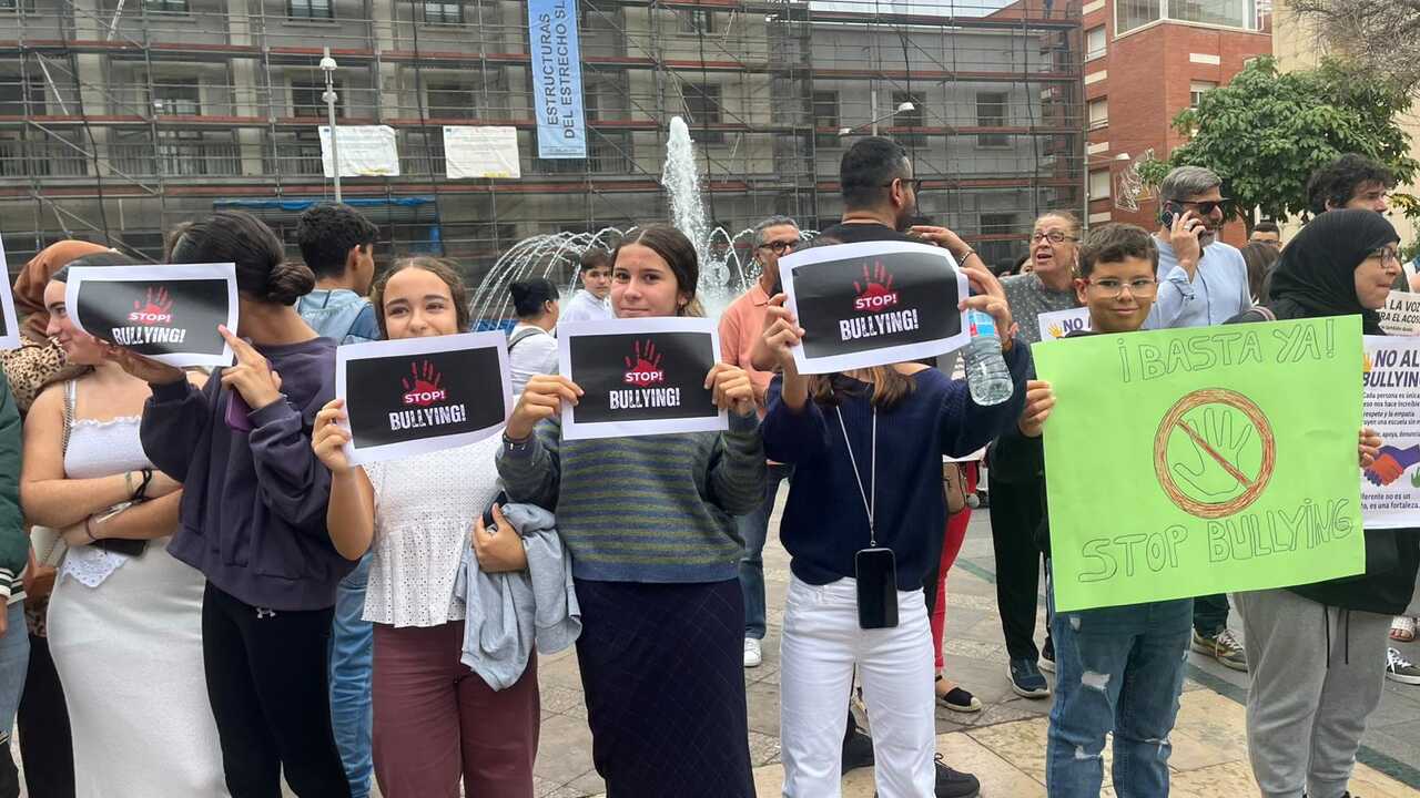 Manifestación del sindicato de estudiantes tras el suicidio de Sandra Peña.