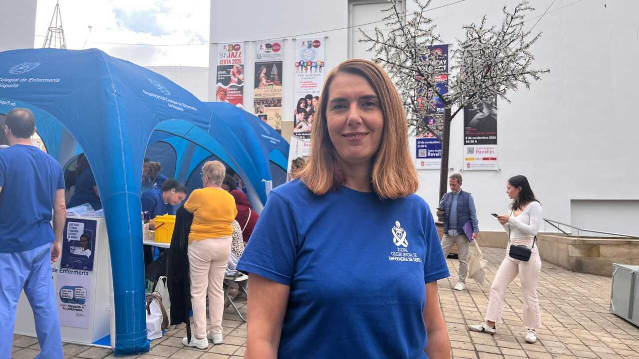 Rosa Fuentes, presidenta del Colegio de Enfermería de Ceuta en la campaña “Pregunta a tu enfermera” / M.R.