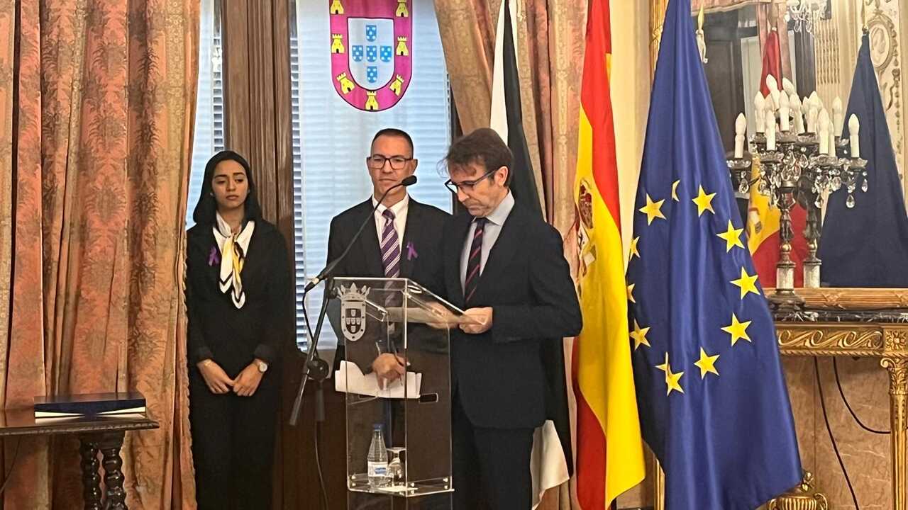 Pleno y acto institucional con motivo del 25N (16)
