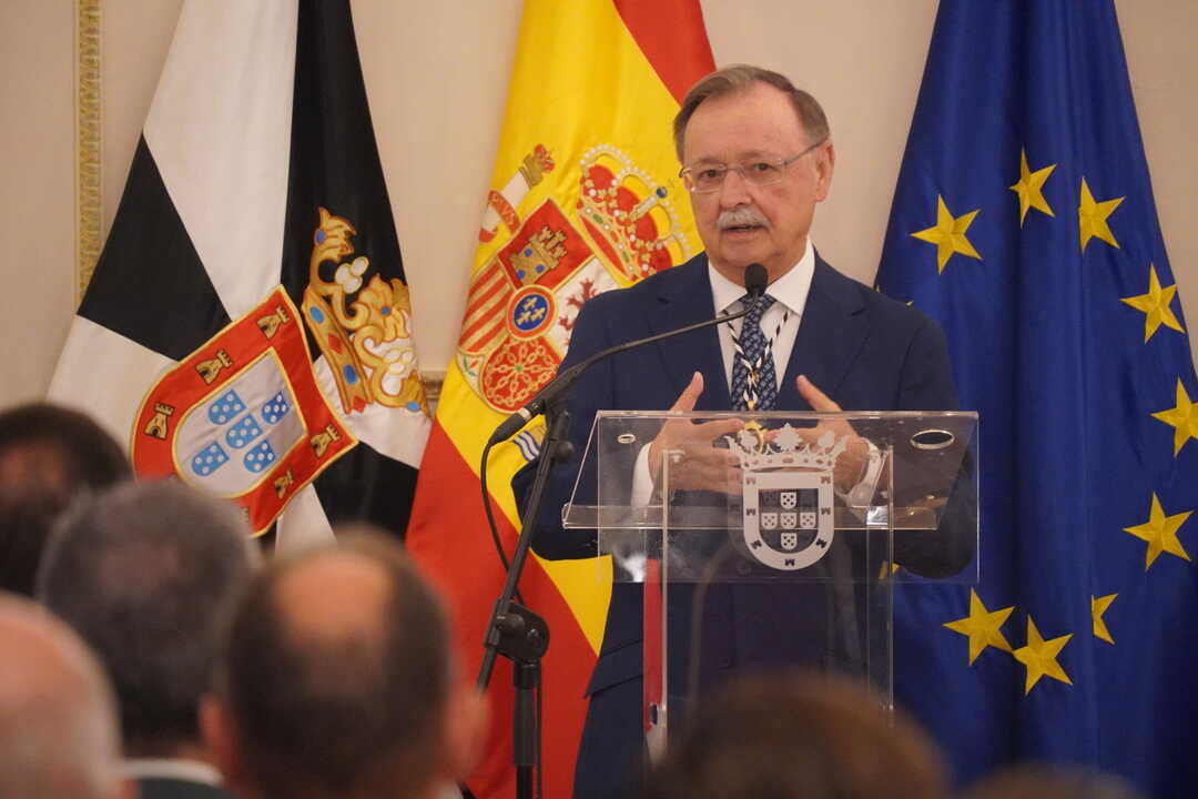 Entrega de la medalla de plata de la Ciudad a Montesa 3.37