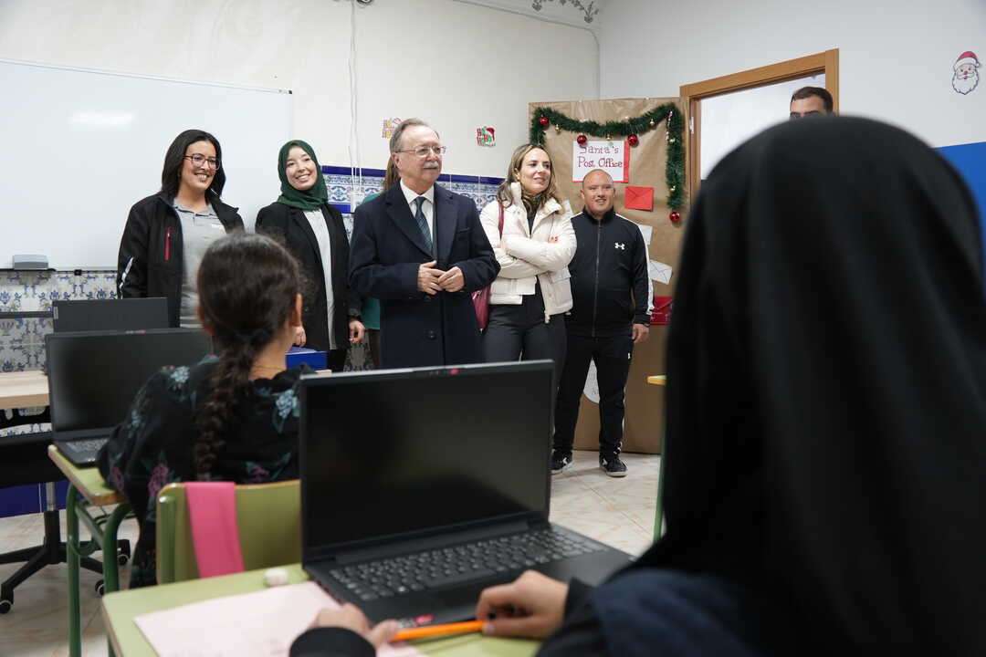 Un momento de la visita de Juan Vivas.