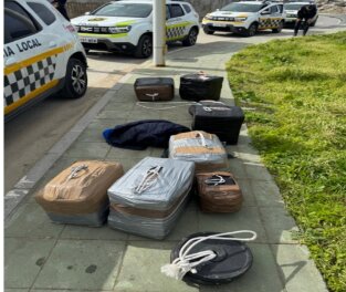 Droga incautada en la zona de las escolleras del Muelle de Poniente / Policía Local