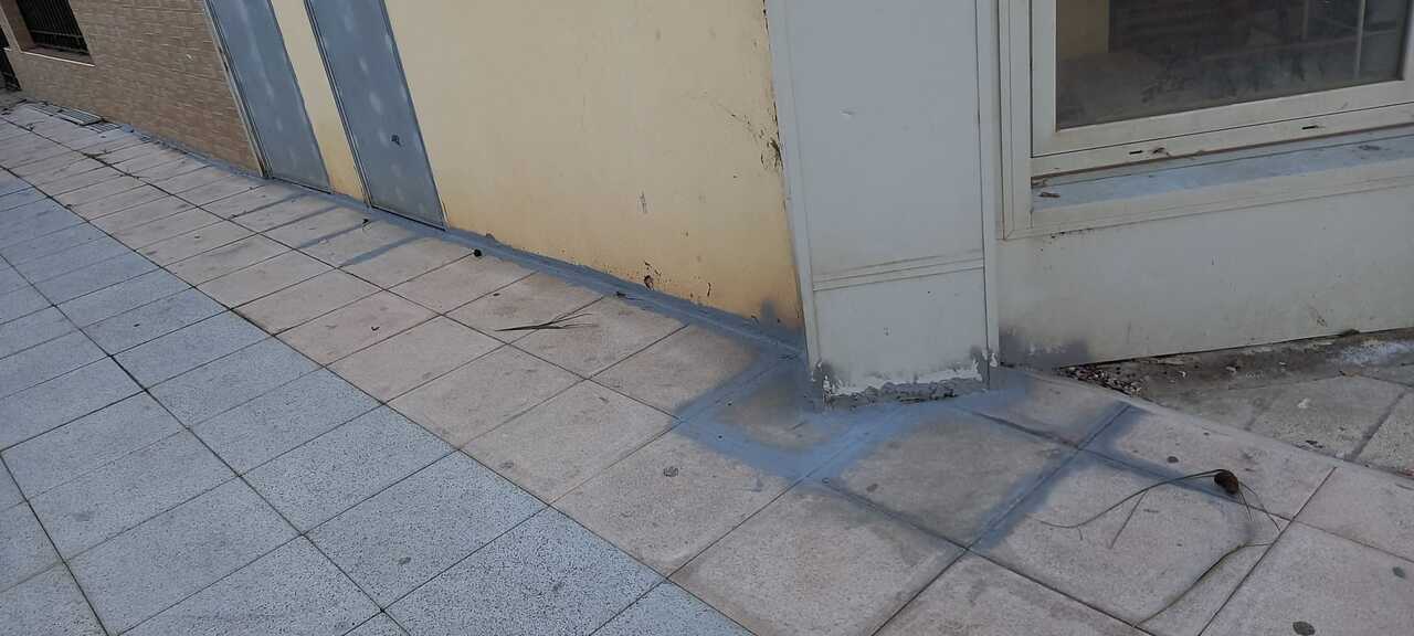 La zona de la plazoleta y la entrada a la urbanización Loma del Pez (5)