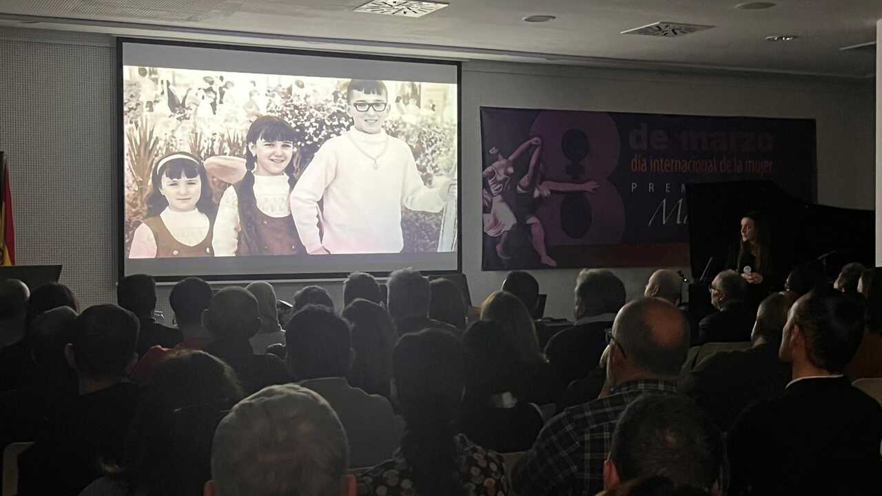 Toñi Palomo recibe el premio Maite Alascio de CCOO (5)