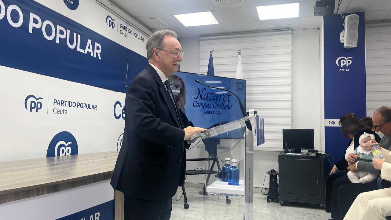 Entrega del premio Mujer 10 a Nazaret Compaz.