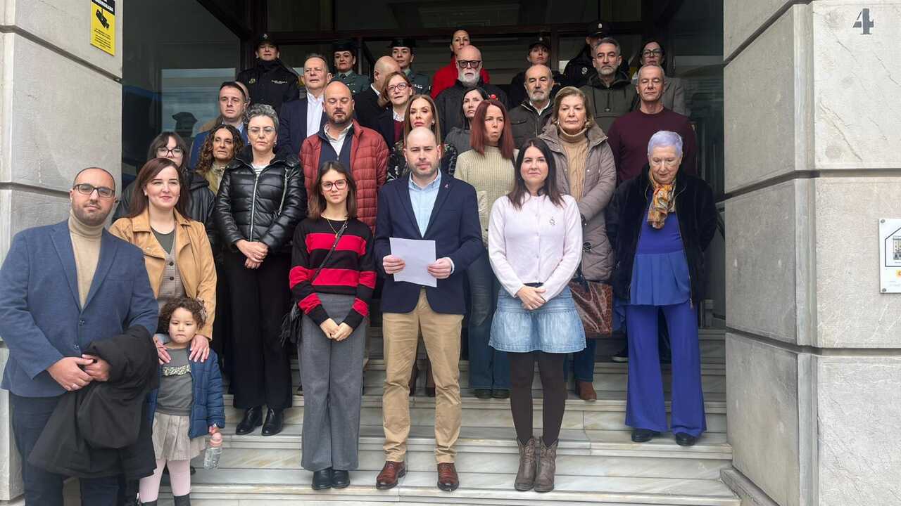 Lectura del manifiesto por el 8M en la Delegación del Gobierno.