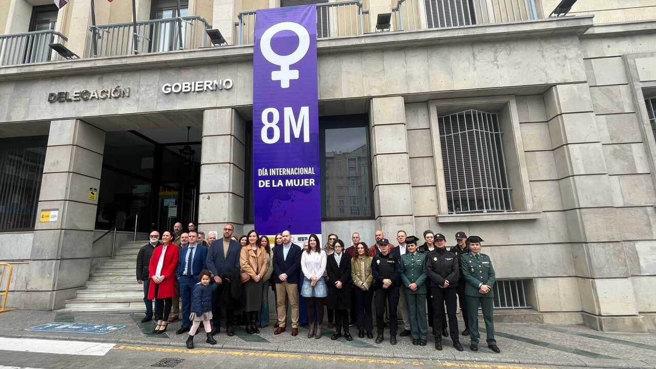 Lectura del manifiesto por el 8M en la Delegación del Gobierno.3