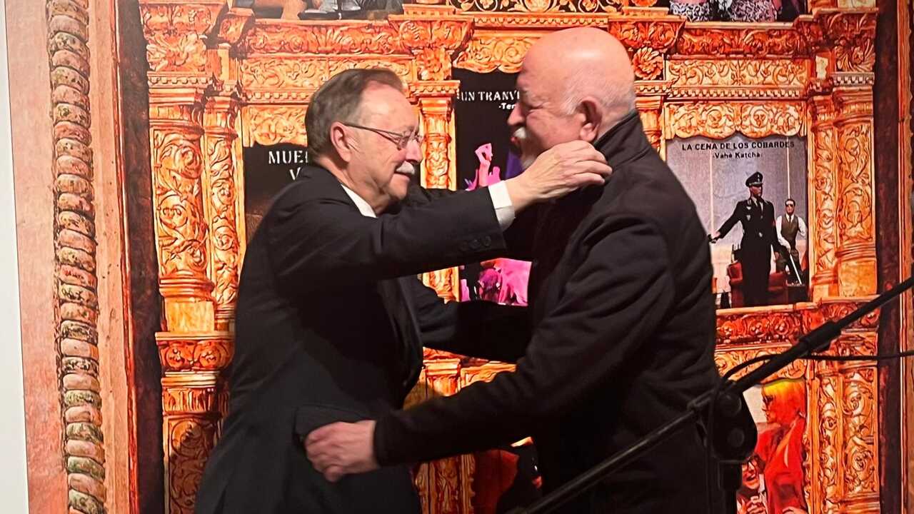  Inauguración de la exposición “42 años de teatro bajo la dirección de Manuel Merlo (1984-2026)” (2)