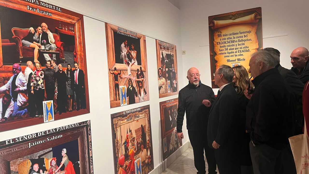  Inauguración de la exposición “42 años de teatro bajo la dirección de Manuel Merlo (1984-2026)” (1)