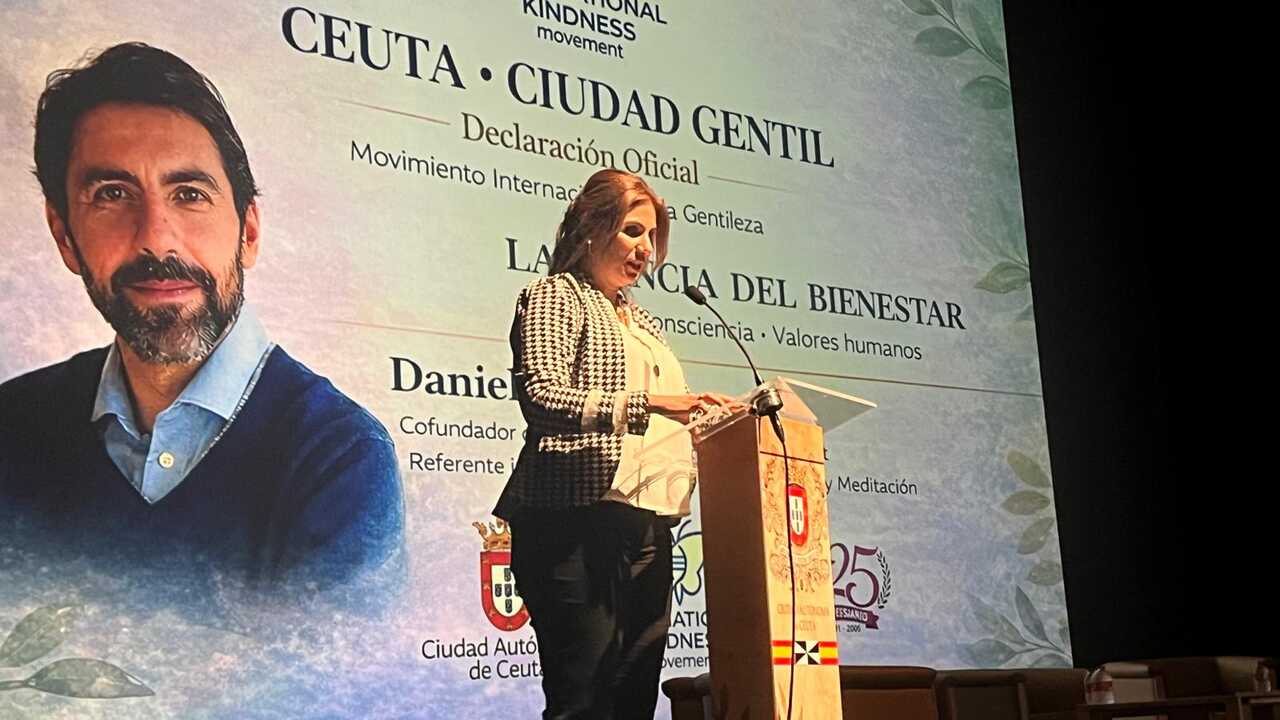 Nabila Benzina en la declaración oficial de Ceuta como 'Ciudad Gentil' (1)