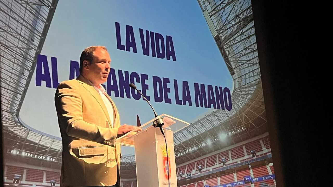 El ex jugador de fútbol de primera división Álex Sánchez cuenta su historia en el Revellín / M.R.