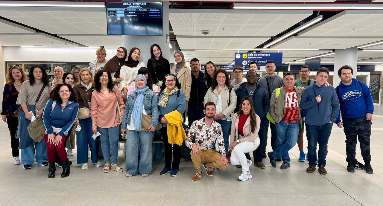 Alumnos de la Escuela Oficial de Idiomas.