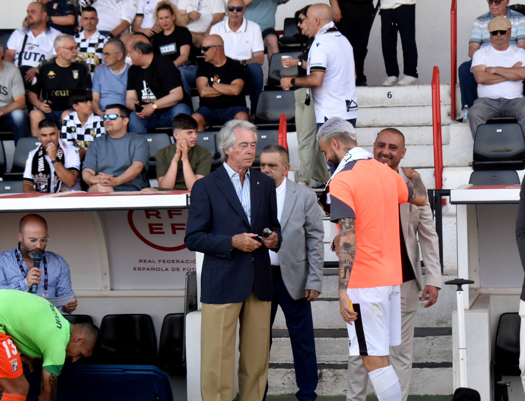 El Ceuta y el Murube rinden un emotivo homenaje a José Antonio Muñoz. Foto: Rafa Báez