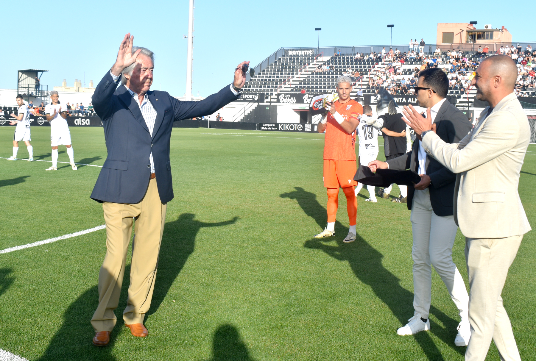 El Ceuta y el Murube rinden un emotivo homenaje a José Antonio Muñoz. Foto: Rafa Báez